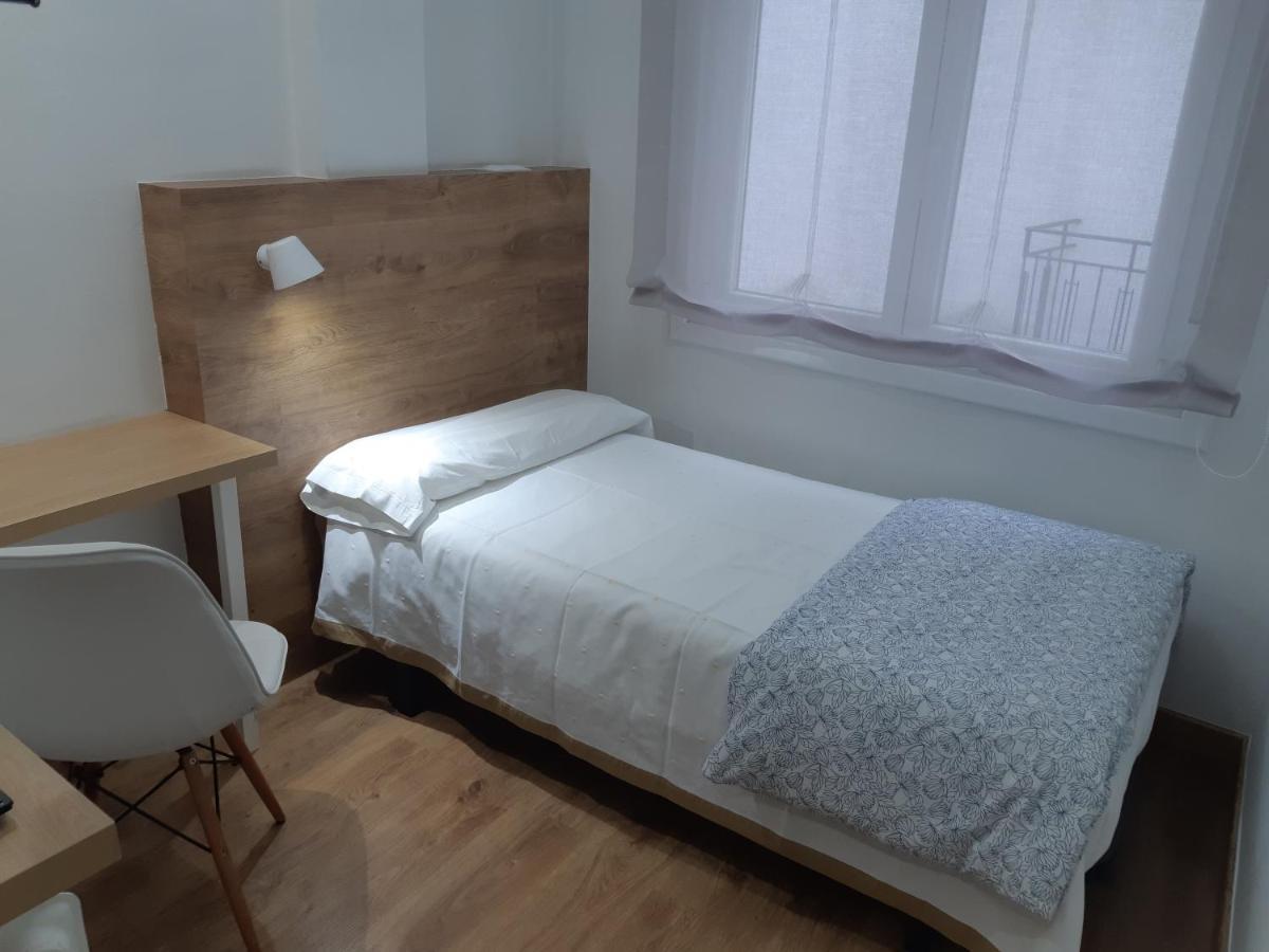 Small Single Room,998978802:JPEG